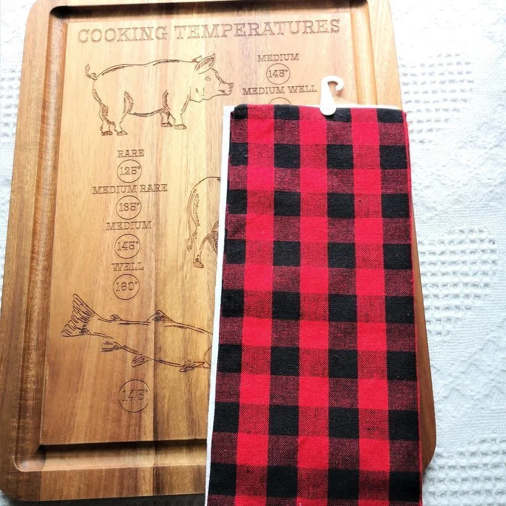 Dickey's‎ Barbecue Pit Meat Cooking Temperature Engraved Cutting Board + Towels